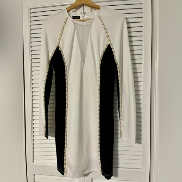 NWOT bebe Black and White Long-Sleeved Knee-Length Dress with Gold Chain Accent - Picture 1 of 8